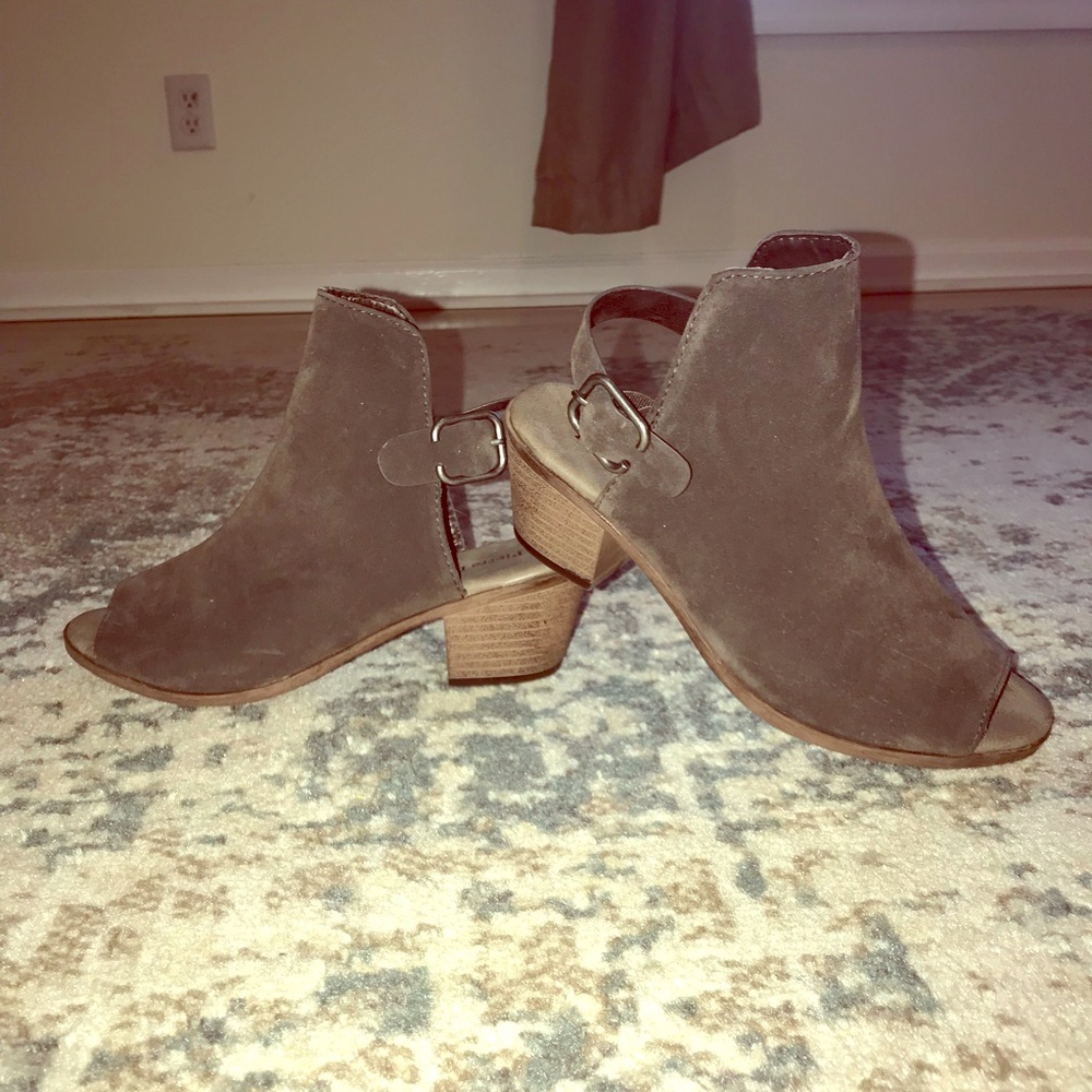 Women’s   bootie/strap sandal